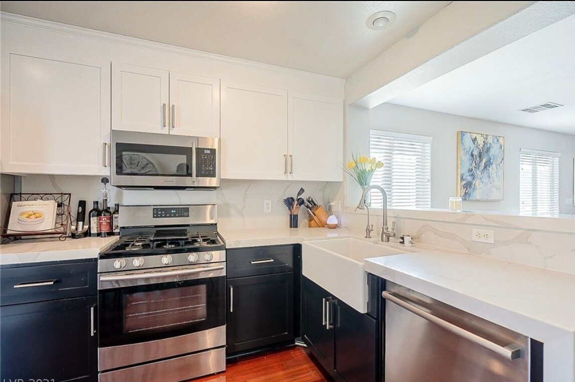 Building Photo - 10240 Falling Needle Ave