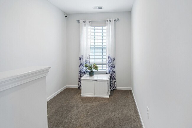 Building Photo - Glenmoor 3BR/2BA – Minutes from Downtown C...