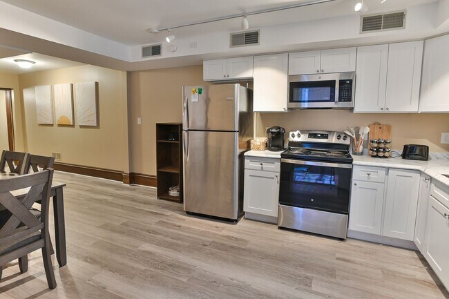 Primary Photo - 119 Locust St