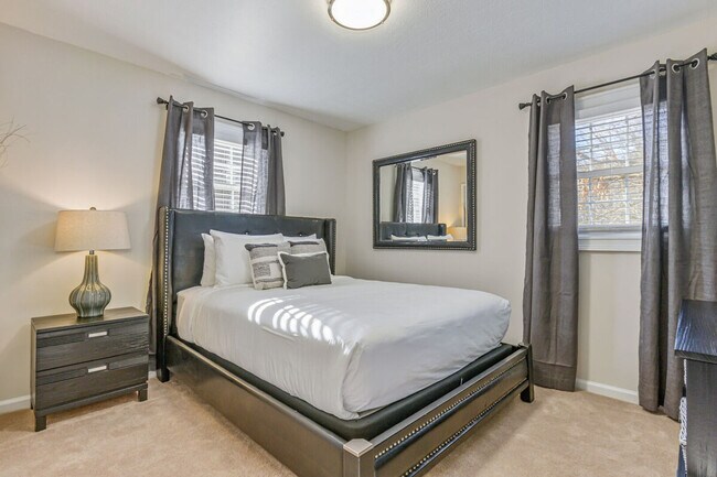 Building Photo - 27 W Ridge Dr SE