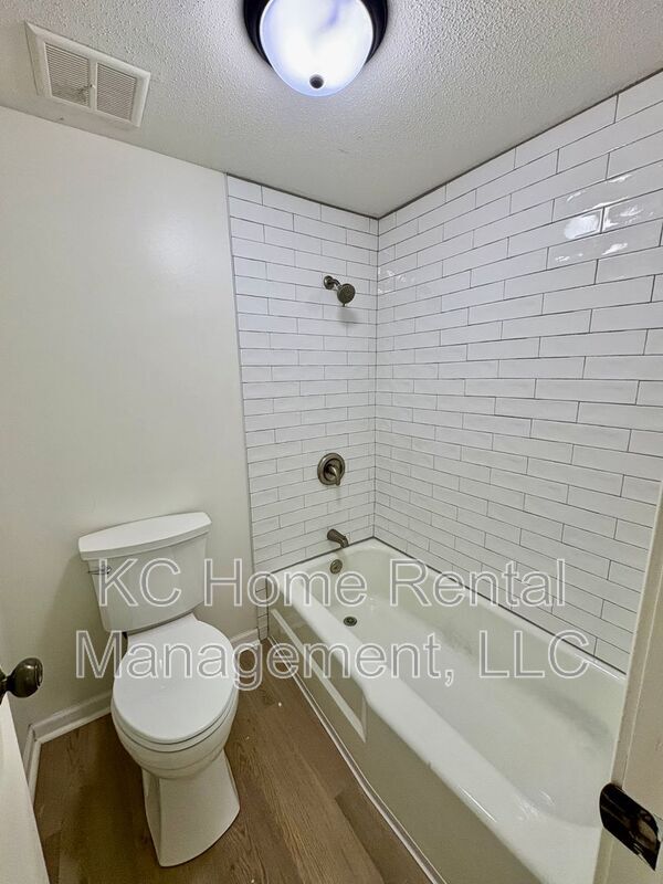 Building Photo - 10205 CedarBrooke Ln