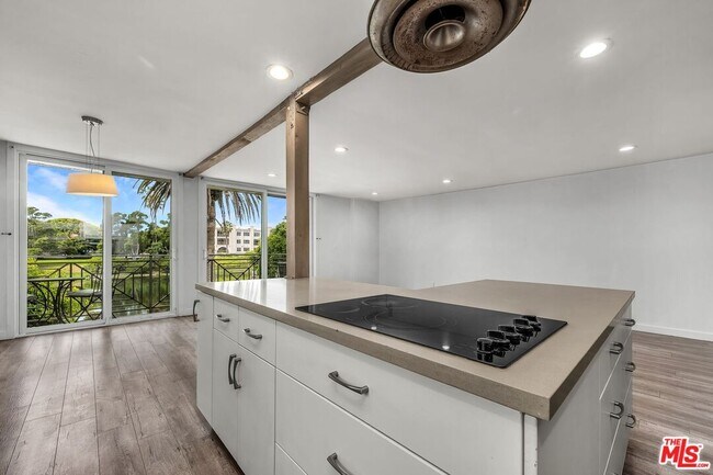 Building Photo - 164 63rd Ave