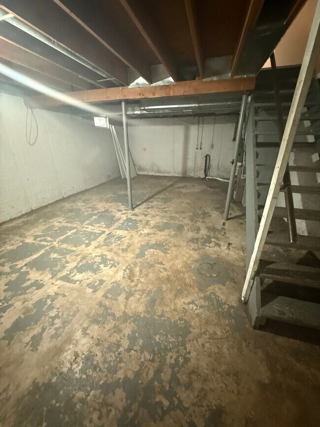 Building Photo - 5437/5439 N Linwood Ave