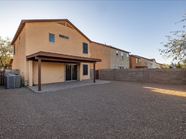 Building Photo - 3 Bedroom 2.5 Bath
