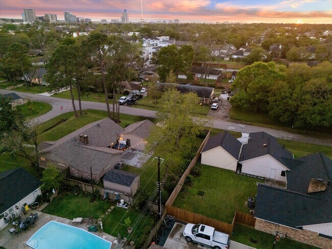 Building Photo - 9222 Bronco Dr