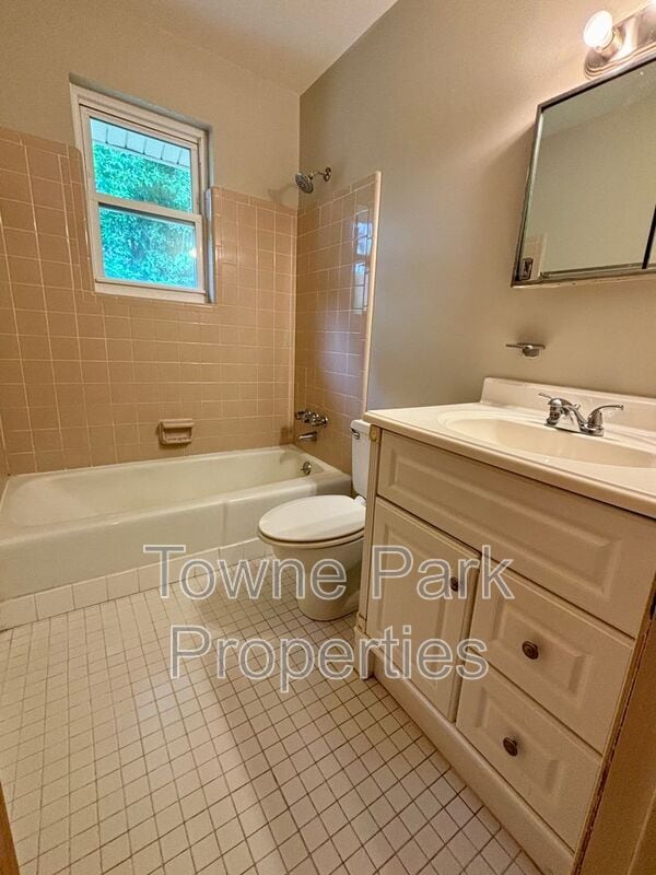 Building Photo - 1753 Davidson Dr