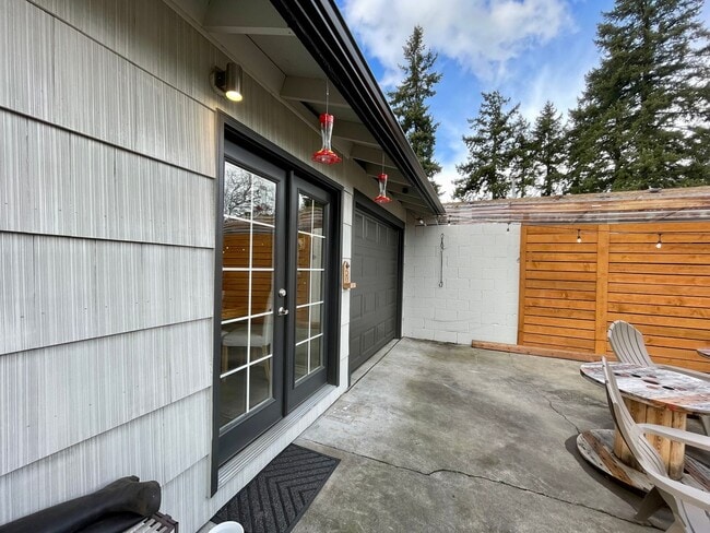 Building Photo - Charming 3Bed 2Bth Montavilla Neighborhood with Detached Additional Living Area and Backyard Grea...