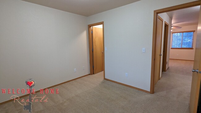 Building Photo - Spacious 3-bedroom with two living rooms a...