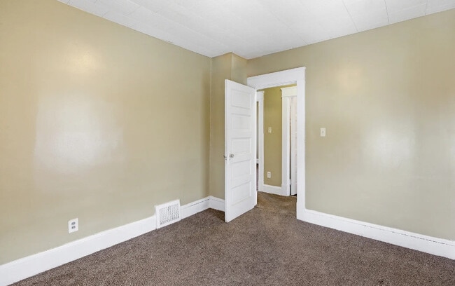 Building Photo - 691 Lafollette St