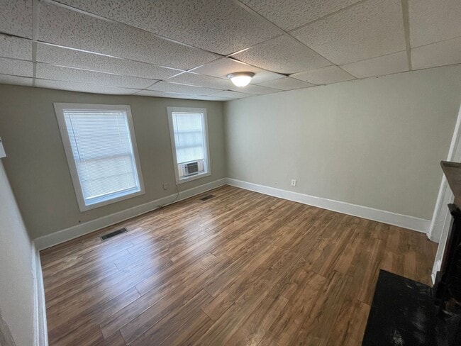 Building Photo - 3 Bedroom Near Downtown! Section 8 OK!