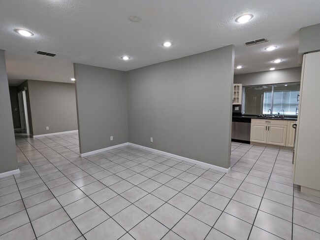 Building Photo - 2701 Wendover Ter