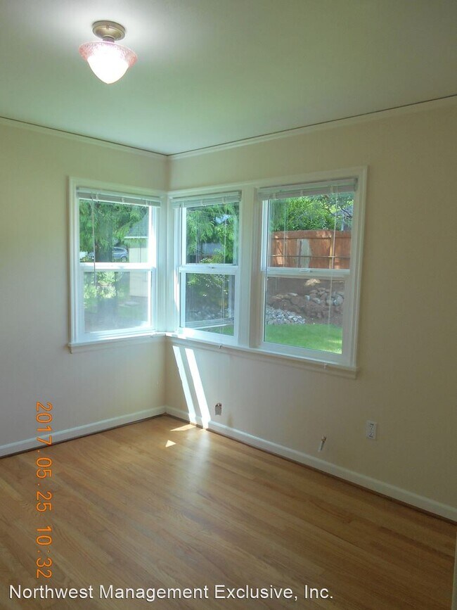 Building Photo - 3 br, 1.5 bath House - 2037 NE Dallas St.