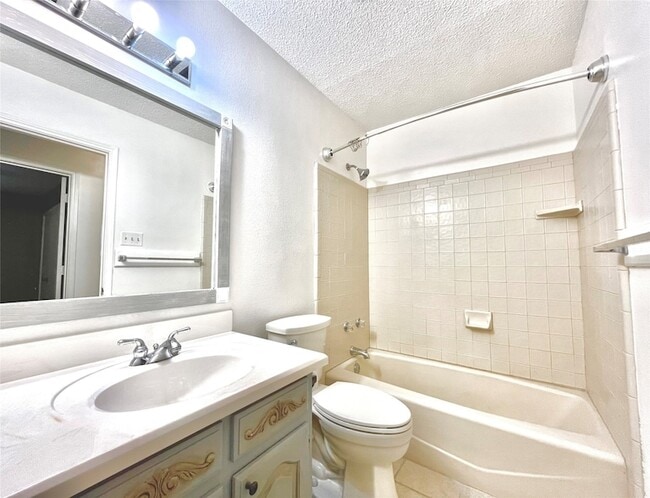 Building Photo - 1328 Kings Row