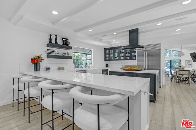 Building Photo - 2121 El Roble Ln