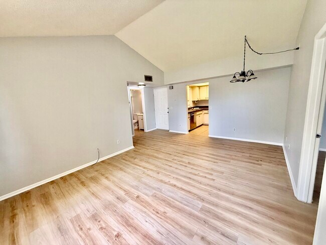 Building Photo - 1673 SE Green Acres Cir
