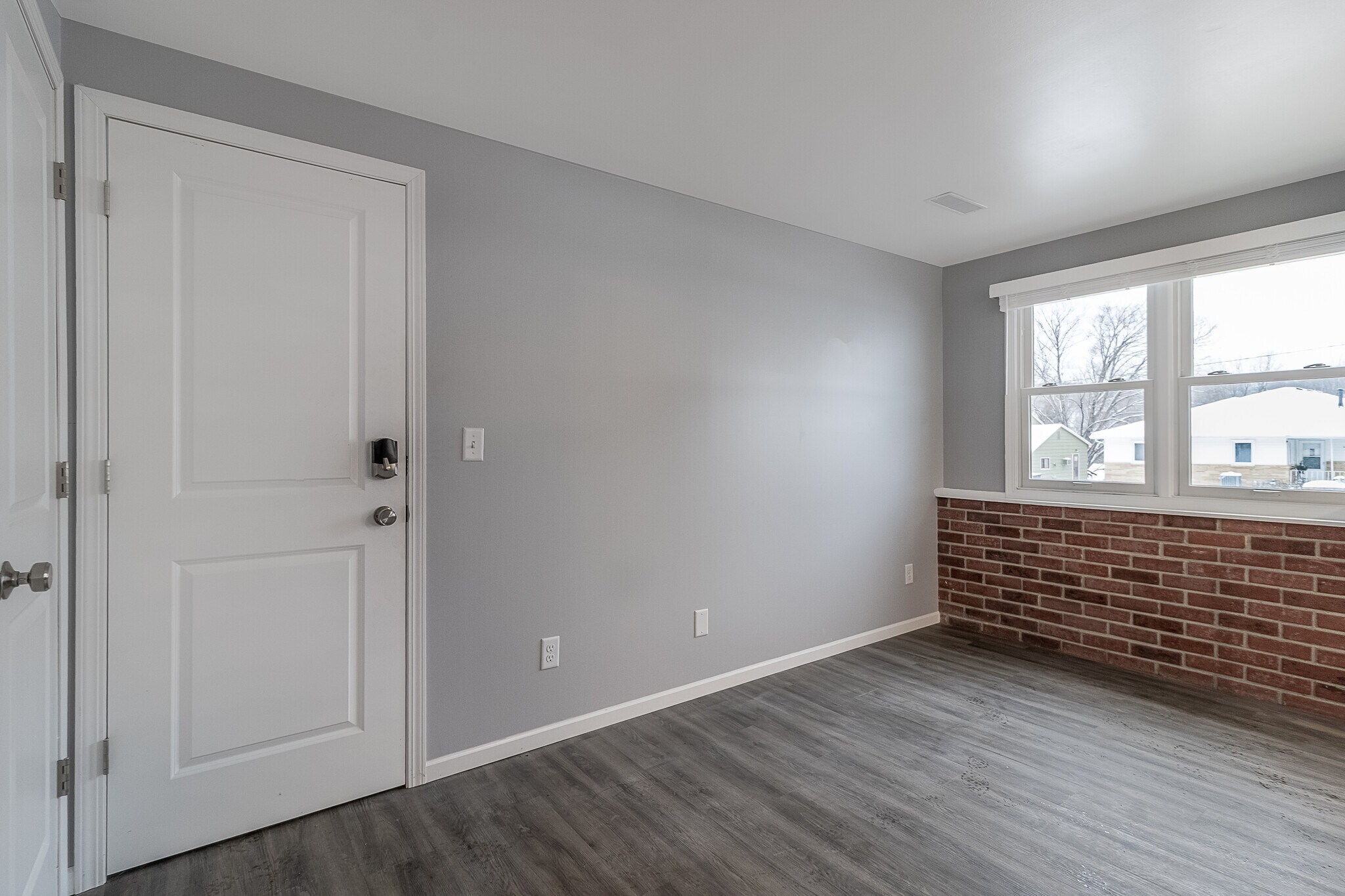 Building Photo - 404 James Ave