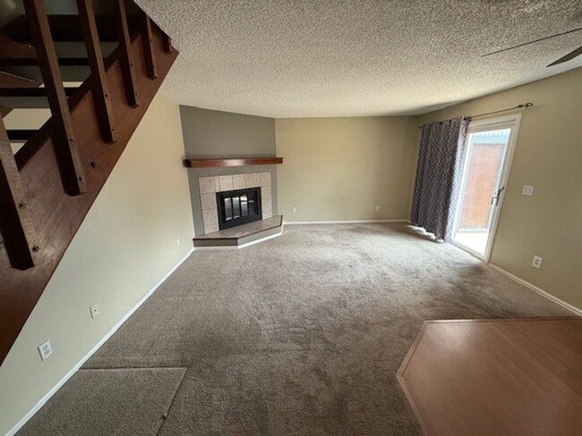 Building Photo - Views of Horsetooth!