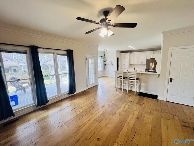 Building Photo - 1822 Gallop Dr SE