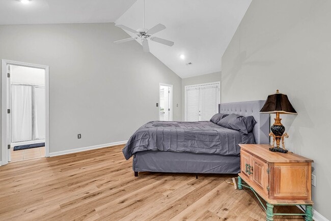 Building Photo - Don't miss out on this gorgeous 3 bedroom 2.5 bath home nestled in the prestigious gated communit...