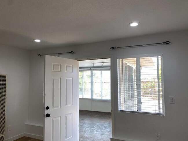 Building Photo - 81 Camelot Ct