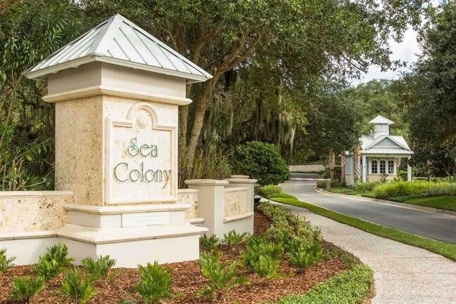 Building Photo - 313 S Forest Dune Dr