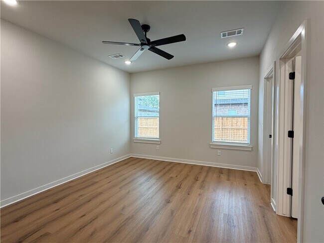 Building Photo - 613 Cosmos St