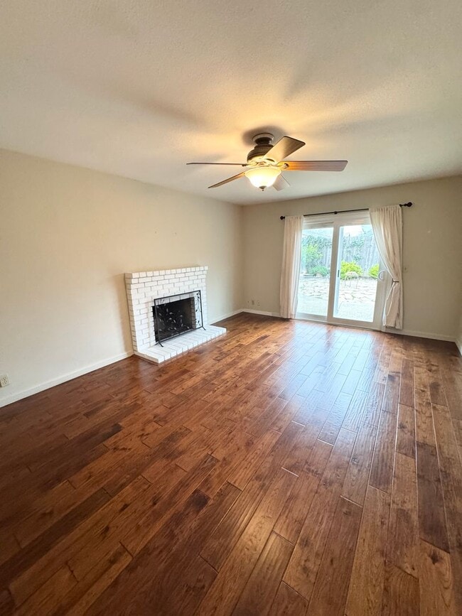 Building Photo - THREE BEDROOM TWO BATH HOME NEAR MANLOVE PARK SEE VIDEO