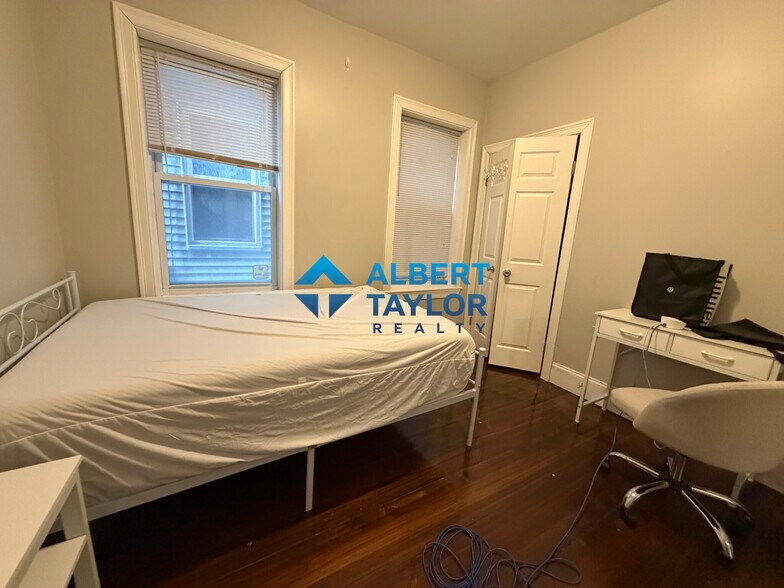 Building Photo - 92 Calumet St