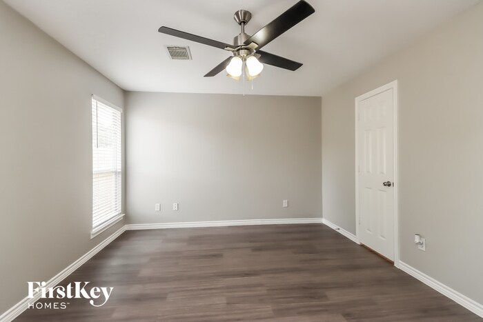 Building Photo - 2210 Shady Pine Dr