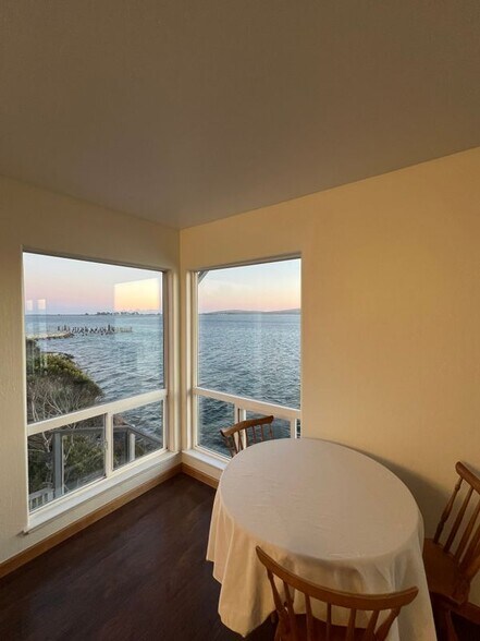 Building Photo - 975 CA-1