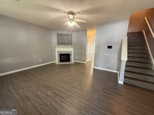 Building Photo - 1759 Glen View Way