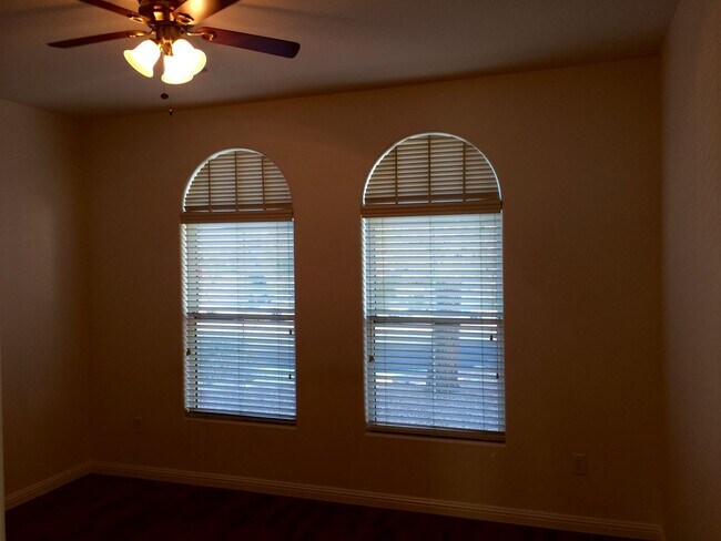 Building Photo - FANTASTIC UPGRADED 55+ SUN CITY ANTHEM COMMUNITY HOME!!!