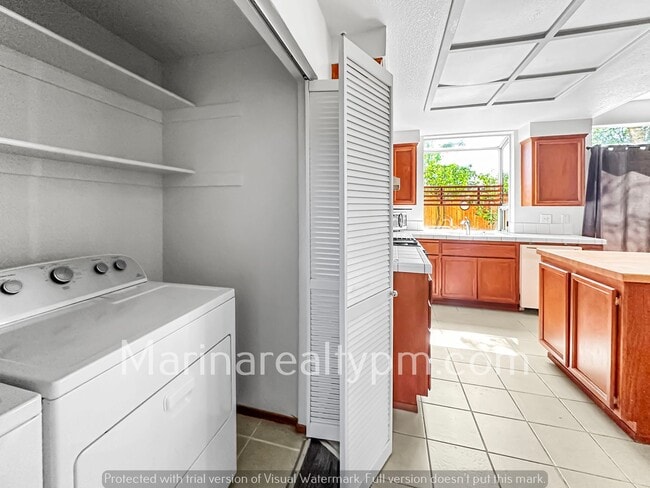 Building Photo - Charming 4 bedroom 2.5 bath in Glen Cove, ...
