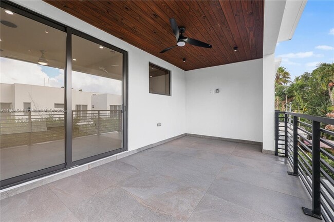 Building Photo - 813 NE 17th Terrace