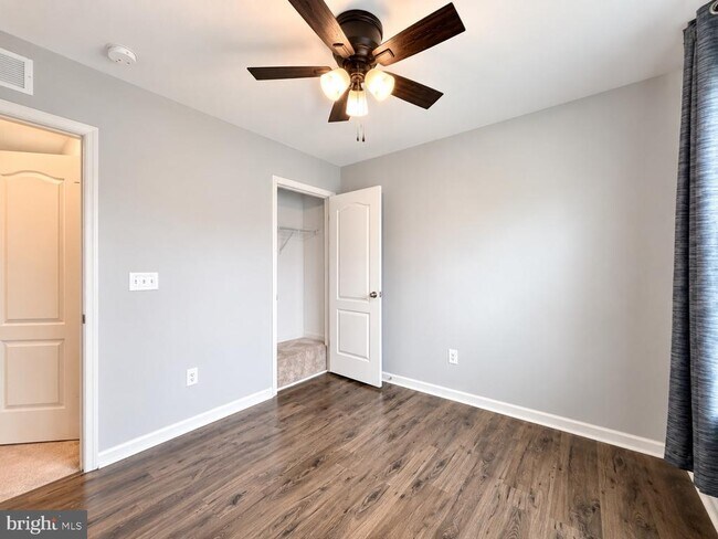 Building Photo - 4811 Hicks Dr