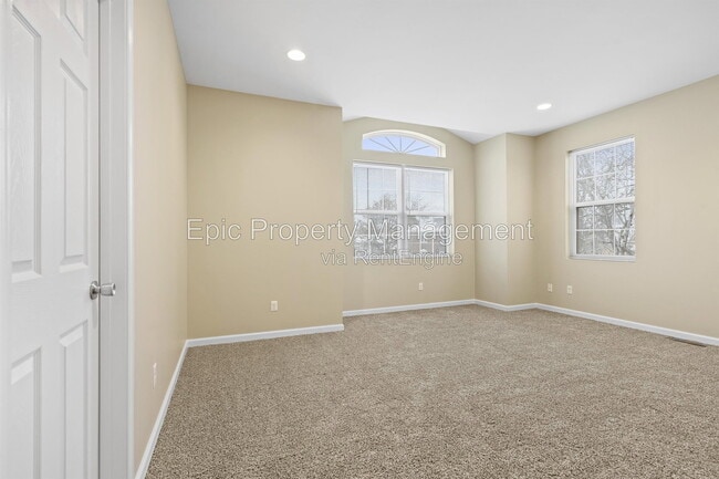 Building Photo - 438 Elm St