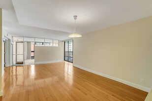 Building Photo - 3800 Fairfax Dr