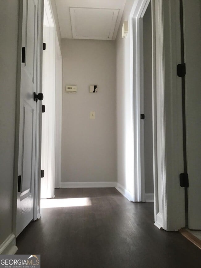 Building Photo - 6345 Peppermill Ln