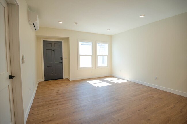 Building Photo - 1038 Westmoreland Ave