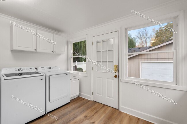 Building Photo - Beautiful North Portland Home —3- Bedrooms...