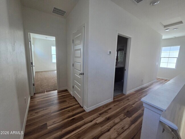 Building Photo - 221 E Balsam Dr