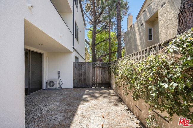 Building Photo - 211 S Wilson Ave