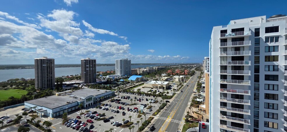 Building Photo - 3047 S Atlantic