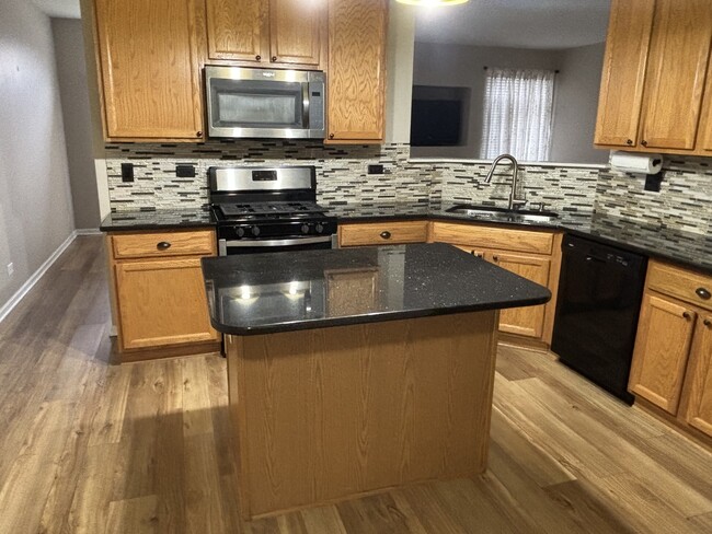 Building Photo - 2337 Summerlin Dr