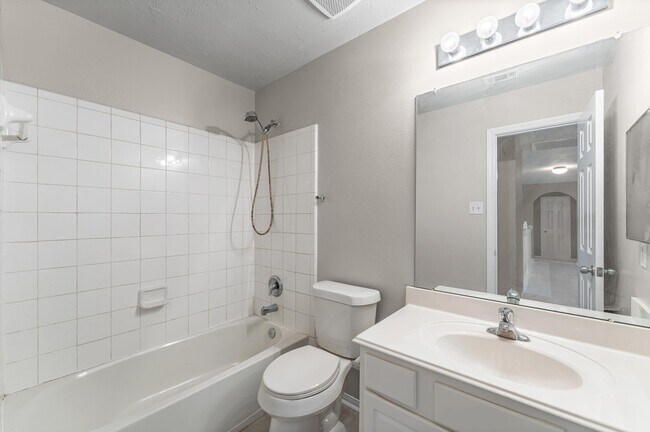 Building Photo - 16927 Terrace Park Dr