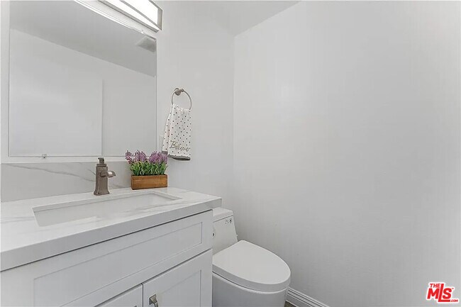 Building Photo - 126 Casuda Canyon Dr