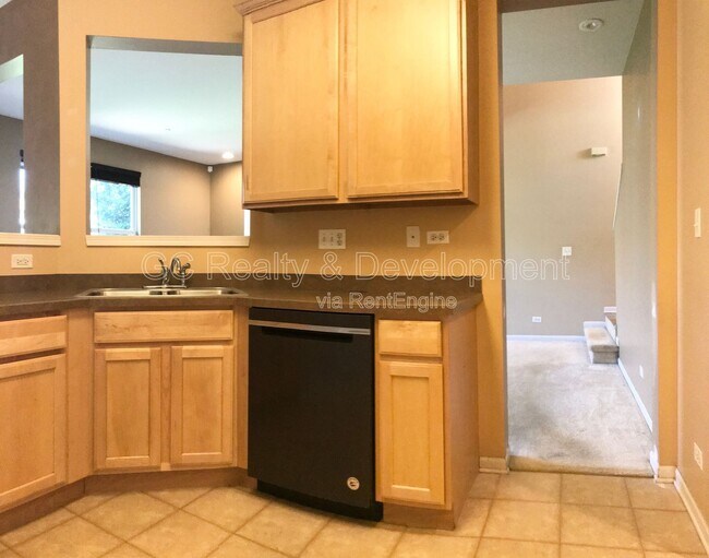 Building Photo - 922 Kings Canyon Dr