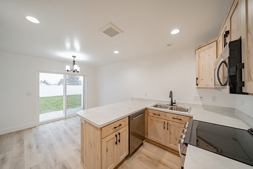 Building Photo - 497 Pleasant Country Ln