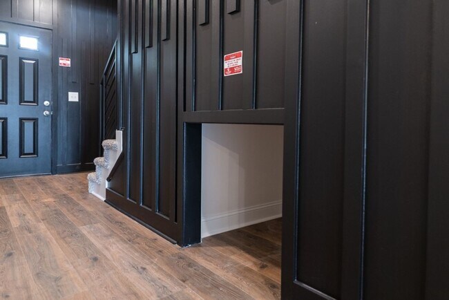 Building Photo - Gorgeous Single Family Home