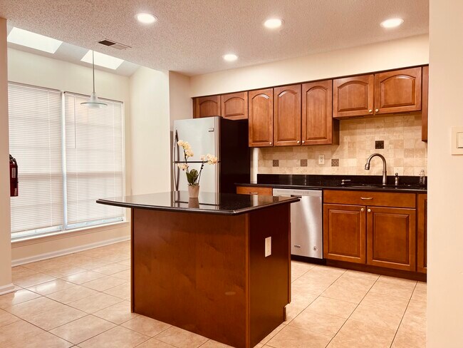 Kitchen - 25 Balboa Ln